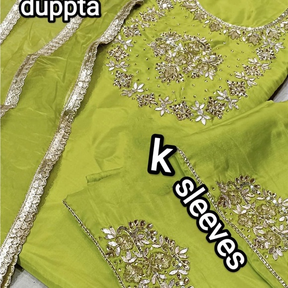 Women dresses - Picture 1 of 3